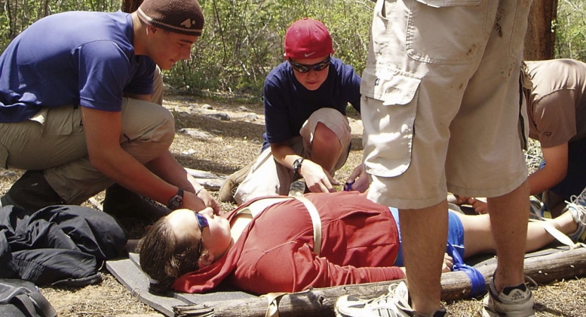 students participate in a wilderness first aid course on a gap year expedition with outward bound